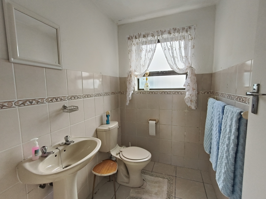 12 Bedroom Property for Sale in Paradise Beach Eastern Cape